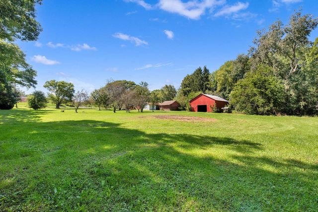 29510 Washington AVENUE, Burlington, WI 53105