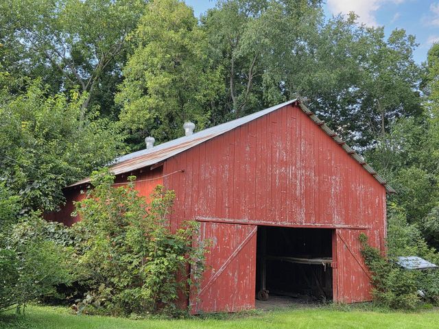 29510 Washington AVENUE, Burlington, WI 53105