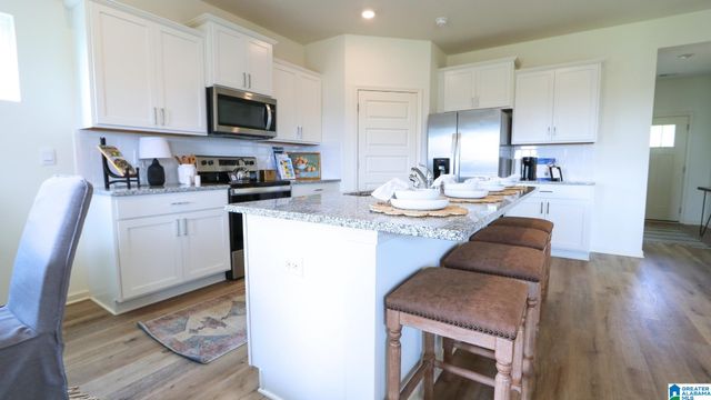725 SPRUCE CIRCLE, Calera, AL 35040