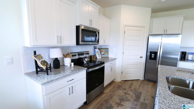 725 SPRUCE CIRCLE, Calera, AL 35040