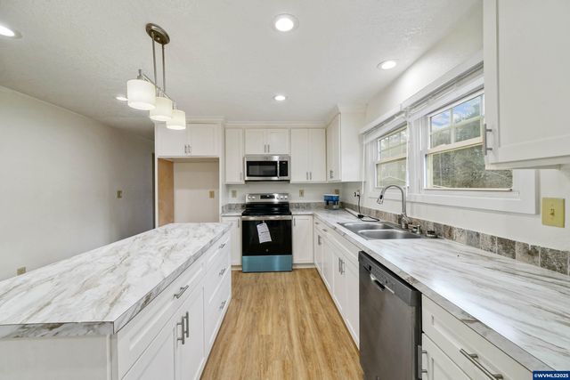 11224 Summit Lp SE, Turner, OR 97392