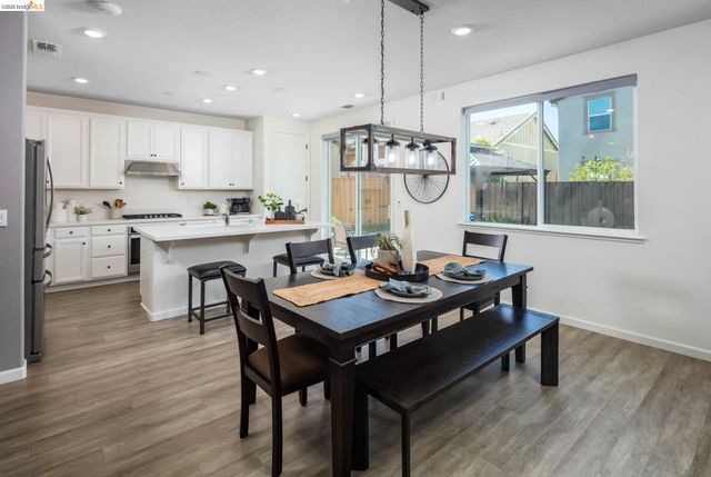661 Longmont Dr, Oakley, CA 94561