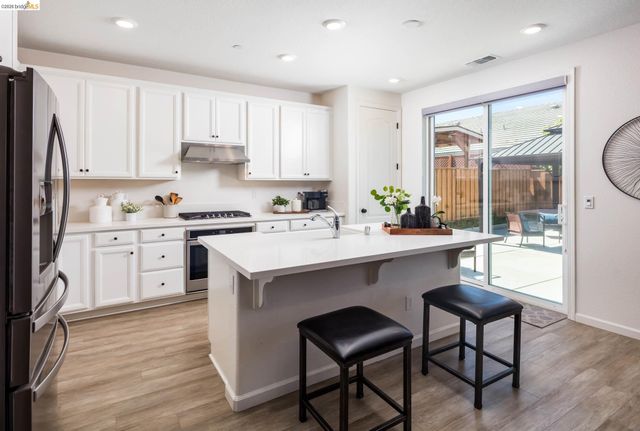 661 Longmont Dr, Oakley, CA 94561
