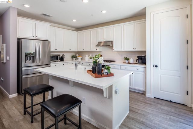 661 Longmont Dr, Oakley, CA 94561