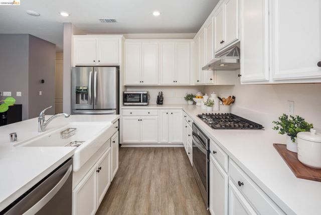 661 Longmont Dr, Oakley, CA 94561