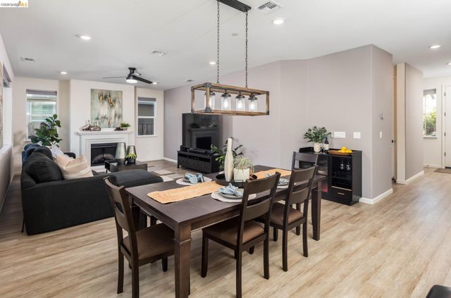661 Longmont Dr, Oakley, CA 94561