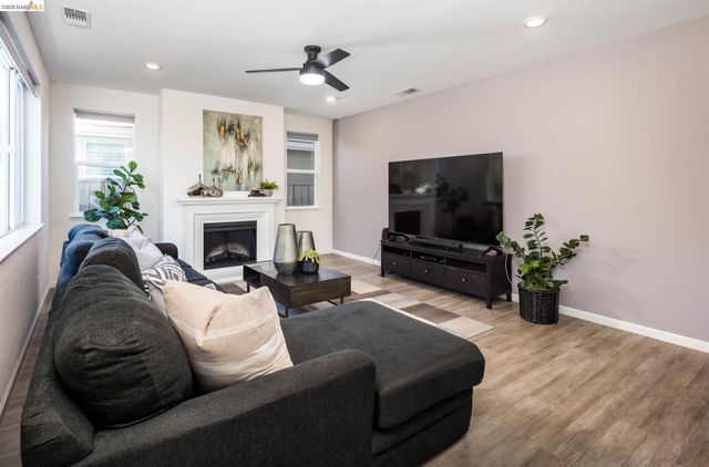 661 Longmont Dr, Oakley, CA 94561