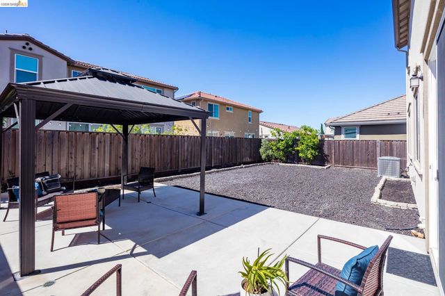 661 Longmont Dr, Oakley, CA 94561