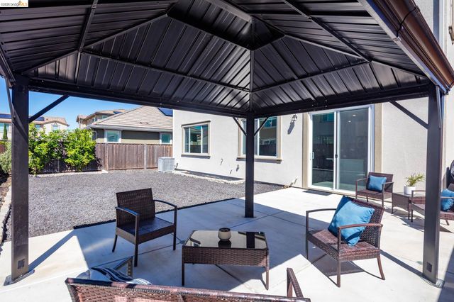 661 Longmont Dr, Oakley, CA 94561