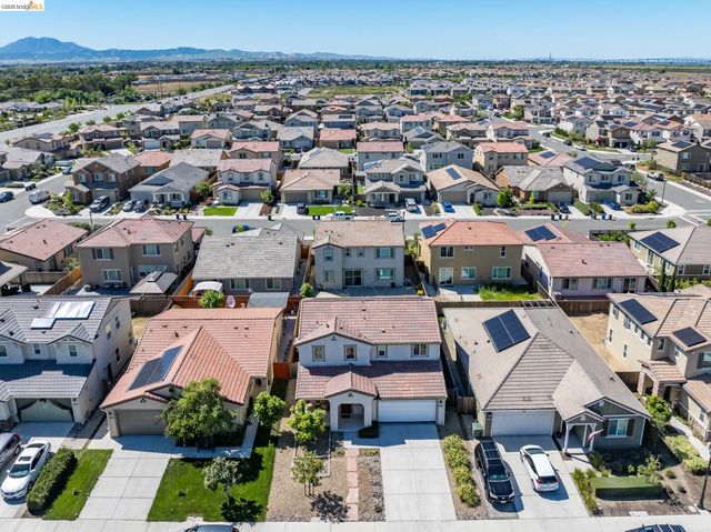 661 Longmont Dr, Oakley, CA 94561