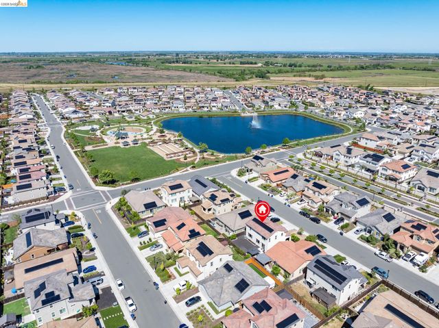 661 Longmont Dr, Oakley, CA 94561