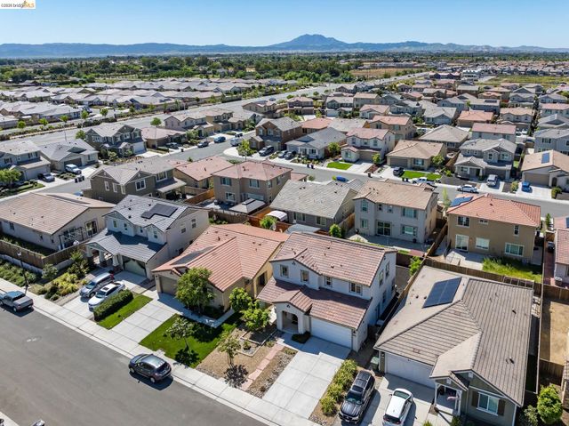 661 Longmont Dr, Oakley, CA 94561