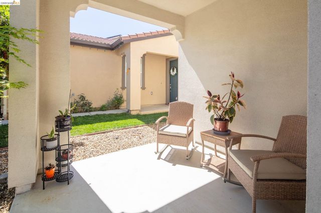 661 Longmont Dr, Oakley, CA 94561