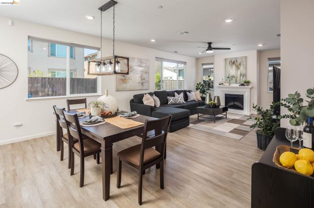 661 Longmont Dr, Oakley, CA 94561