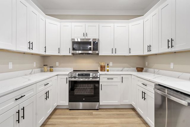 10100 S Willow St Unit 109, Manchester, NH 03103