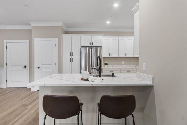 10100 S Willow St Unit 109, Manchester, NH 03103