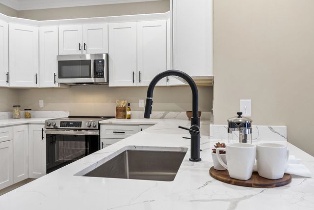 10100 S Willow St Unit 109, Manchester, NH 03103