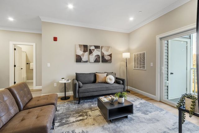 10100 S Willow St Unit 109, Manchester, NH 03103