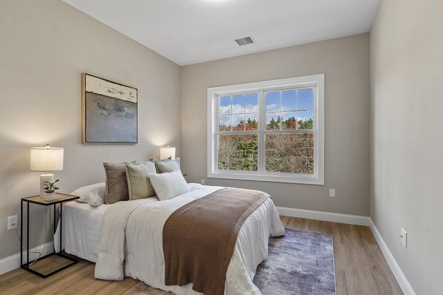 10100 S Willow St Unit 109, Manchester, NH 03103