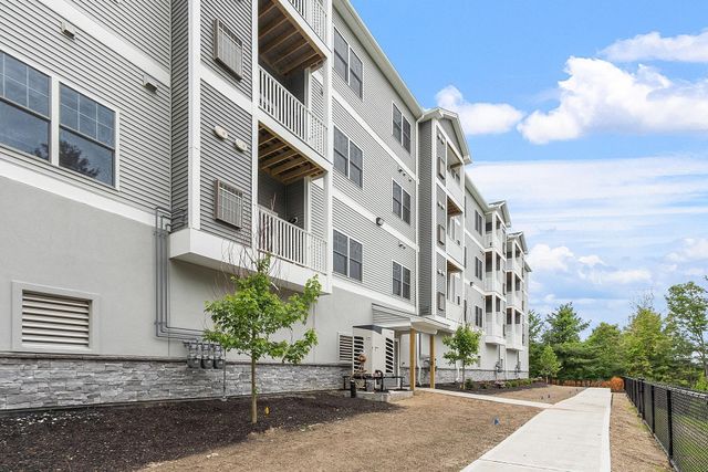 10100 S Willow St Unit 109, Manchester, NH 03103