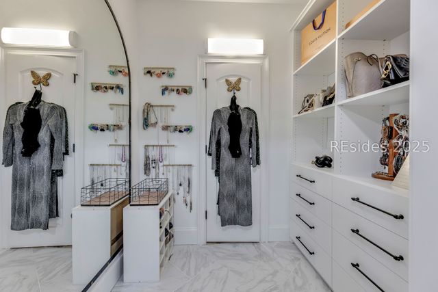 11 Bartons Run Dr, Bluffton, SC 29910