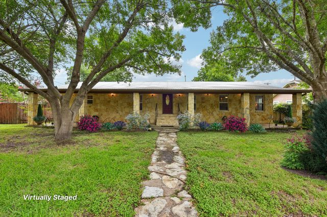 205 N Avenue E, Elgin, TX 78621