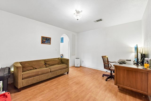 205 N Avenue E, Elgin, TX 78621