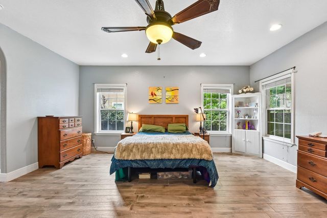 205 N Avenue E, Elgin, TX 78621
