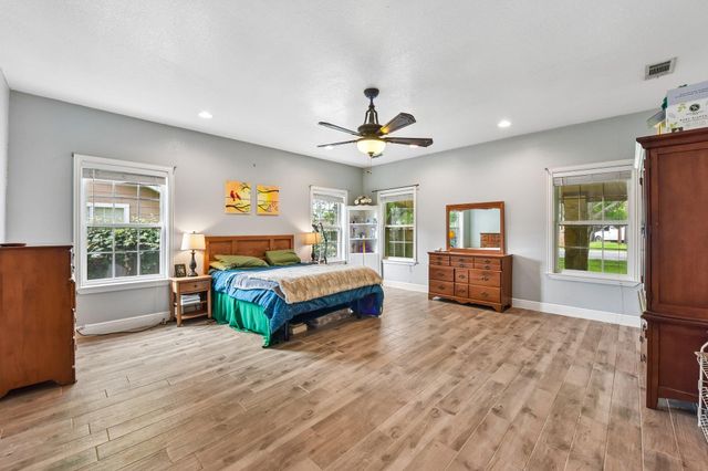 205 N Avenue E, Elgin, TX 78621