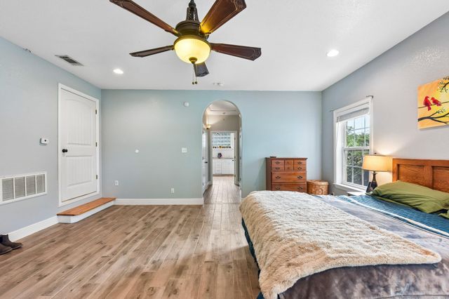 205 N Avenue E, Elgin, TX 78621