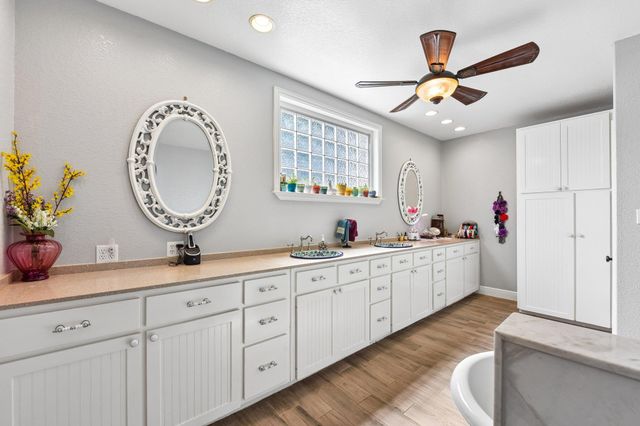 205 N Avenue E, Elgin, TX 78621