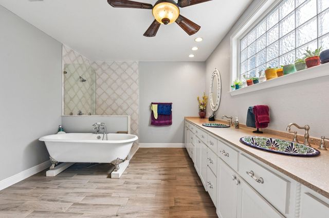 205 N Avenue E, Elgin, TX 78621