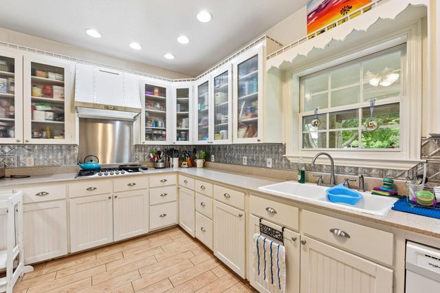 205 N Avenue E, Elgin, TX 78621