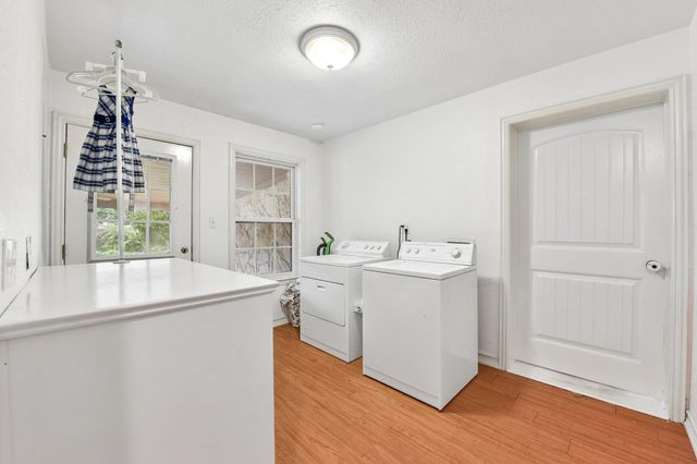 205 N Avenue E, Elgin, TX 78621
