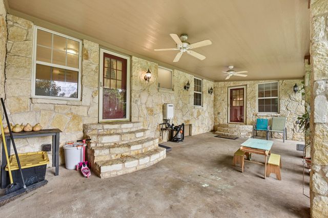 205 N Avenue E, Elgin, TX 78621