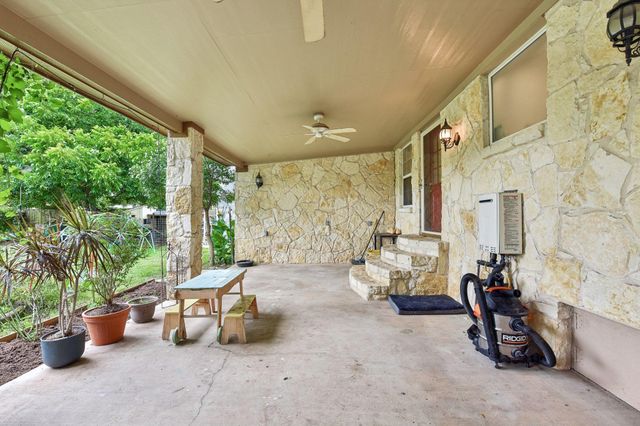 205 N Avenue E, Elgin, TX 78621