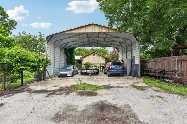205 N Avenue E, Elgin, TX 78621