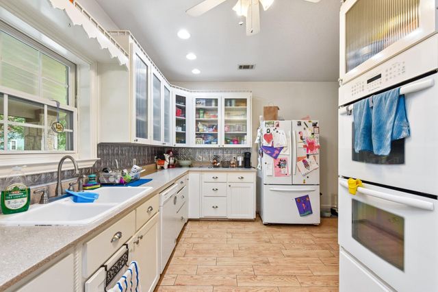 205 N Avenue E, Elgin, TX 78621