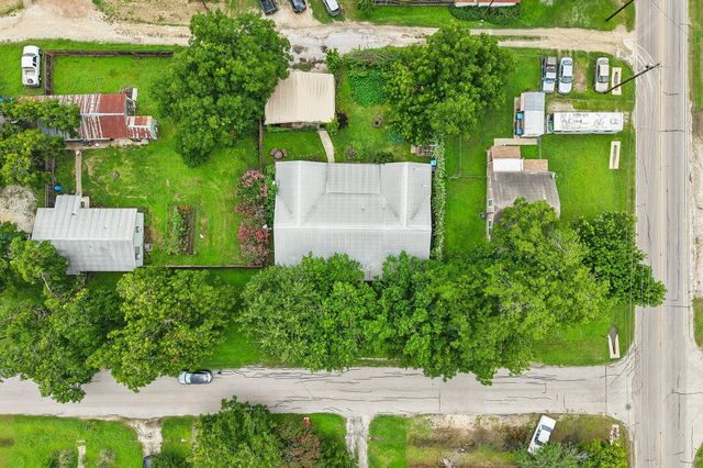 205 N Avenue E, Elgin, TX 78621