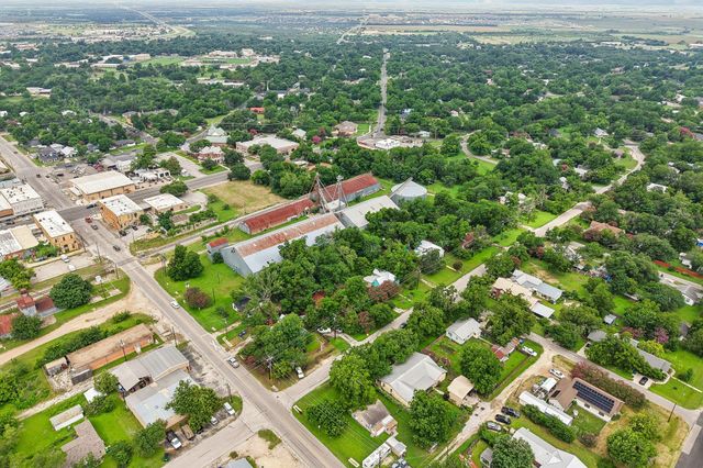205 N Avenue E, Elgin, TX 78621