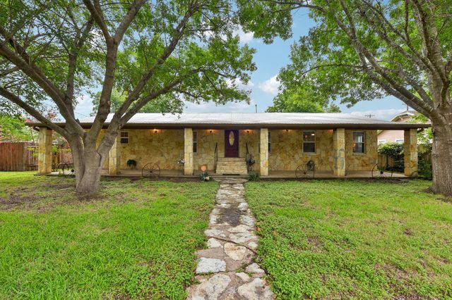 205 N Avenue E, Elgin, TX 78621