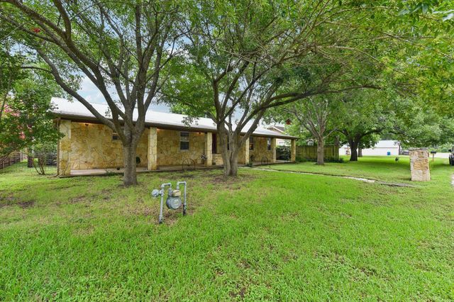 205 N Avenue E, Elgin, TX 78621