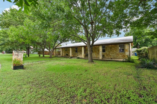 205 N Avenue E, Elgin, TX 78621