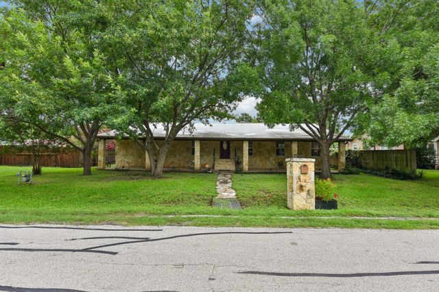 205 N Avenue E, Elgin, TX 78621