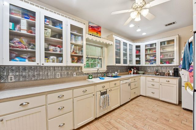205 N Avenue E, Elgin, TX 78621