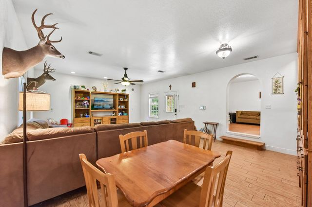 205 N Avenue E, Elgin, TX 78621