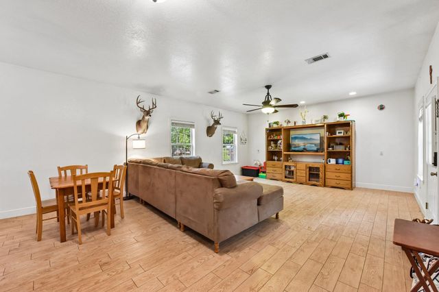 205 N Avenue E, Elgin, TX 78621