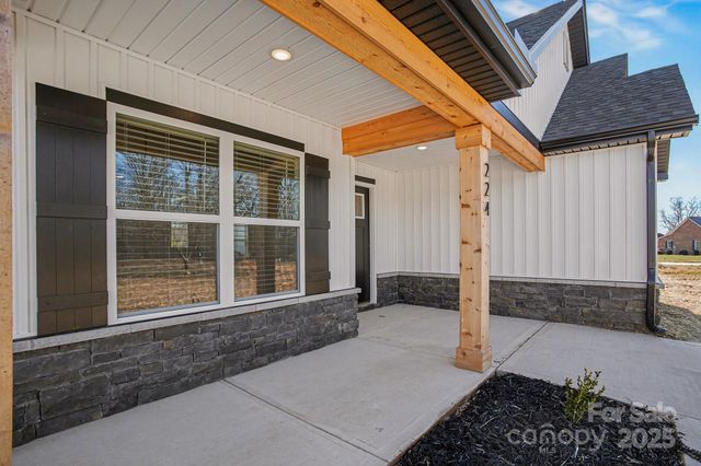 224 Meadow Oaks Drive, Statesville, NC 28625