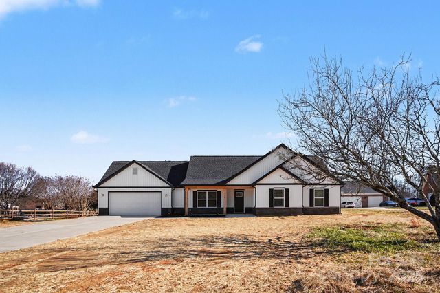 224 Meadow Oaks Drive, Statesville, NC 28625