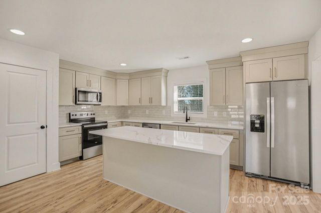 224 Meadow Oaks Drive, Statesville, NC 28625